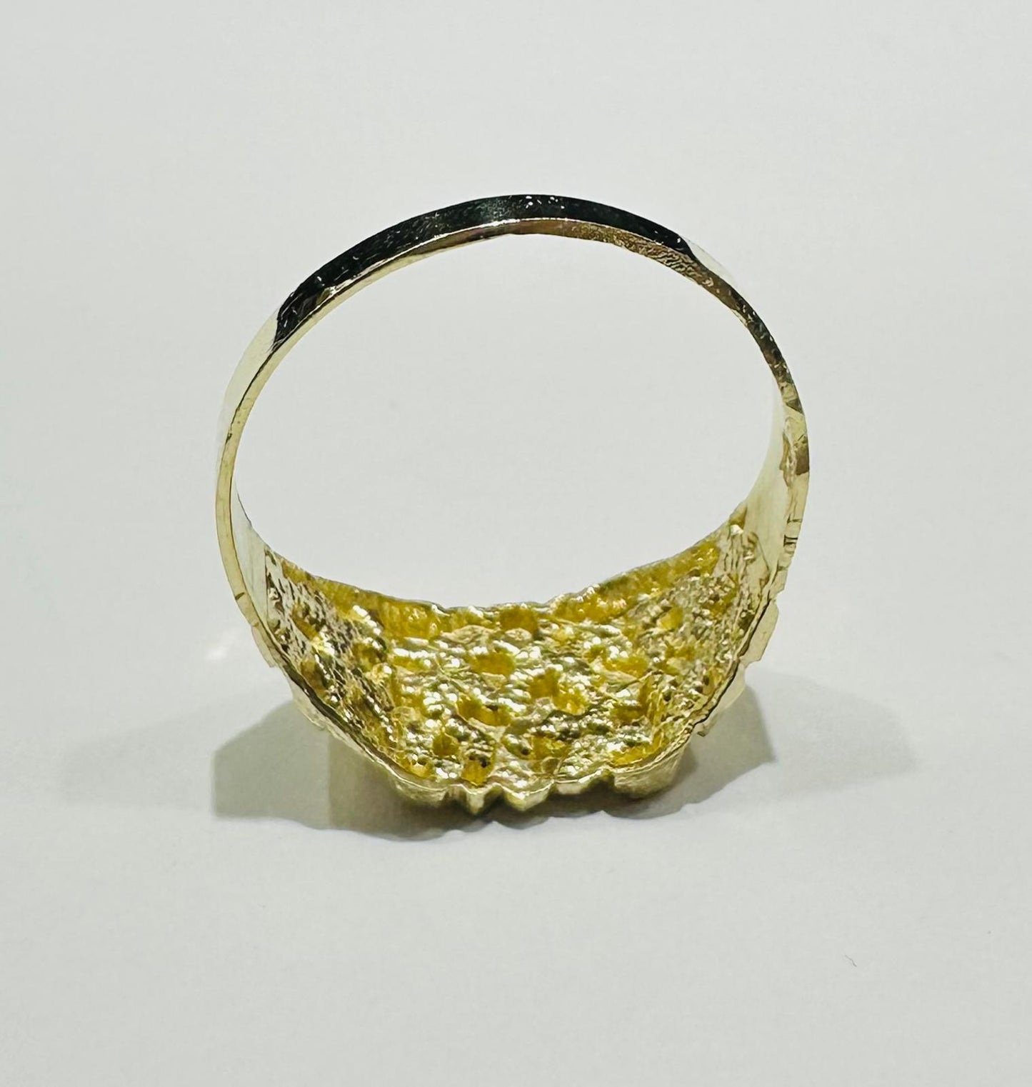 10K GOLD NUGGET RING  Weight: 2.1gm