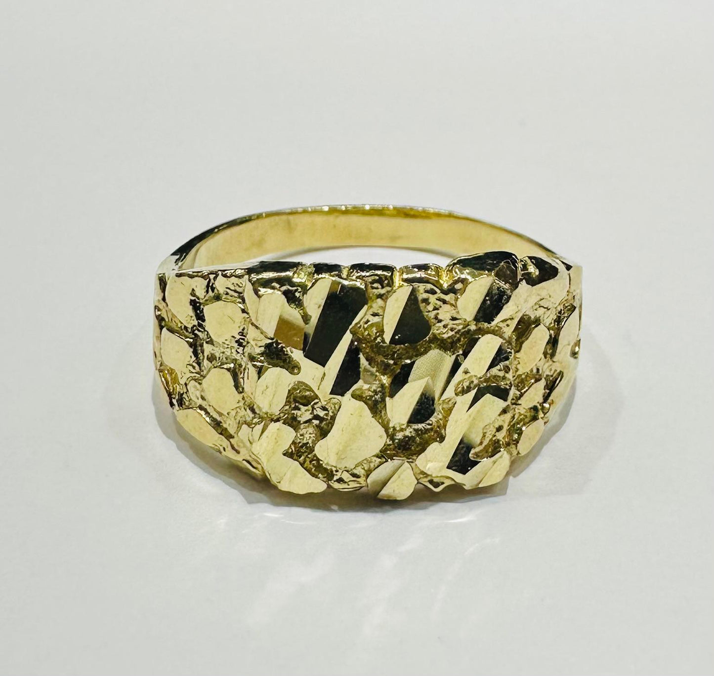 10K GOLD NUGGET RING  Weight: 2.9gm