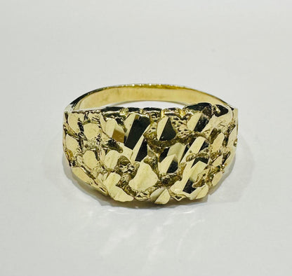 10K GOLD NUGGET RING  Weight: 2.9gm