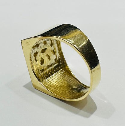10K GOLD NUGGET RING  Weight:  7.8gm