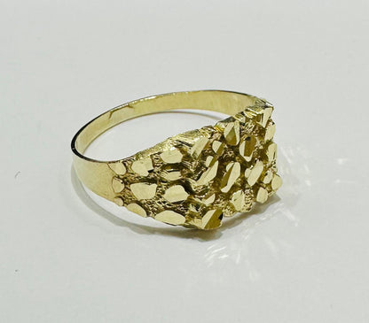 10K GOLD NUGGET RING  Weight: 2.0gm