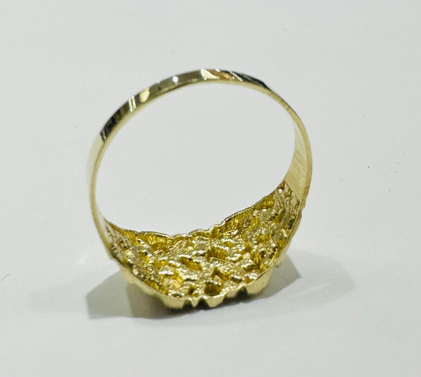 10K GOLD NUGGET RING  Weight: 2.0gm