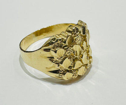 10K GOLD NUGGET RING  Weight: 3.5gm