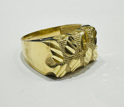 10K GOLD NUGGET RING  Weight: 5.4gm
