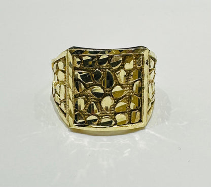 10K GOLD NUGGET RING  Weight: 5.4gm