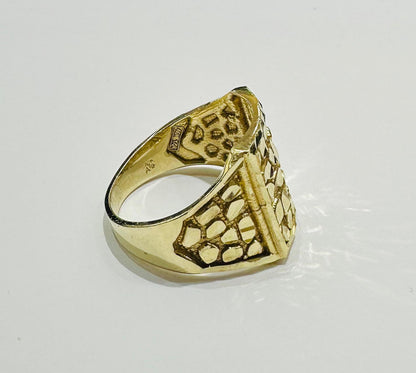 10K GOLD NUGGET RING  Weight: 5.4gm