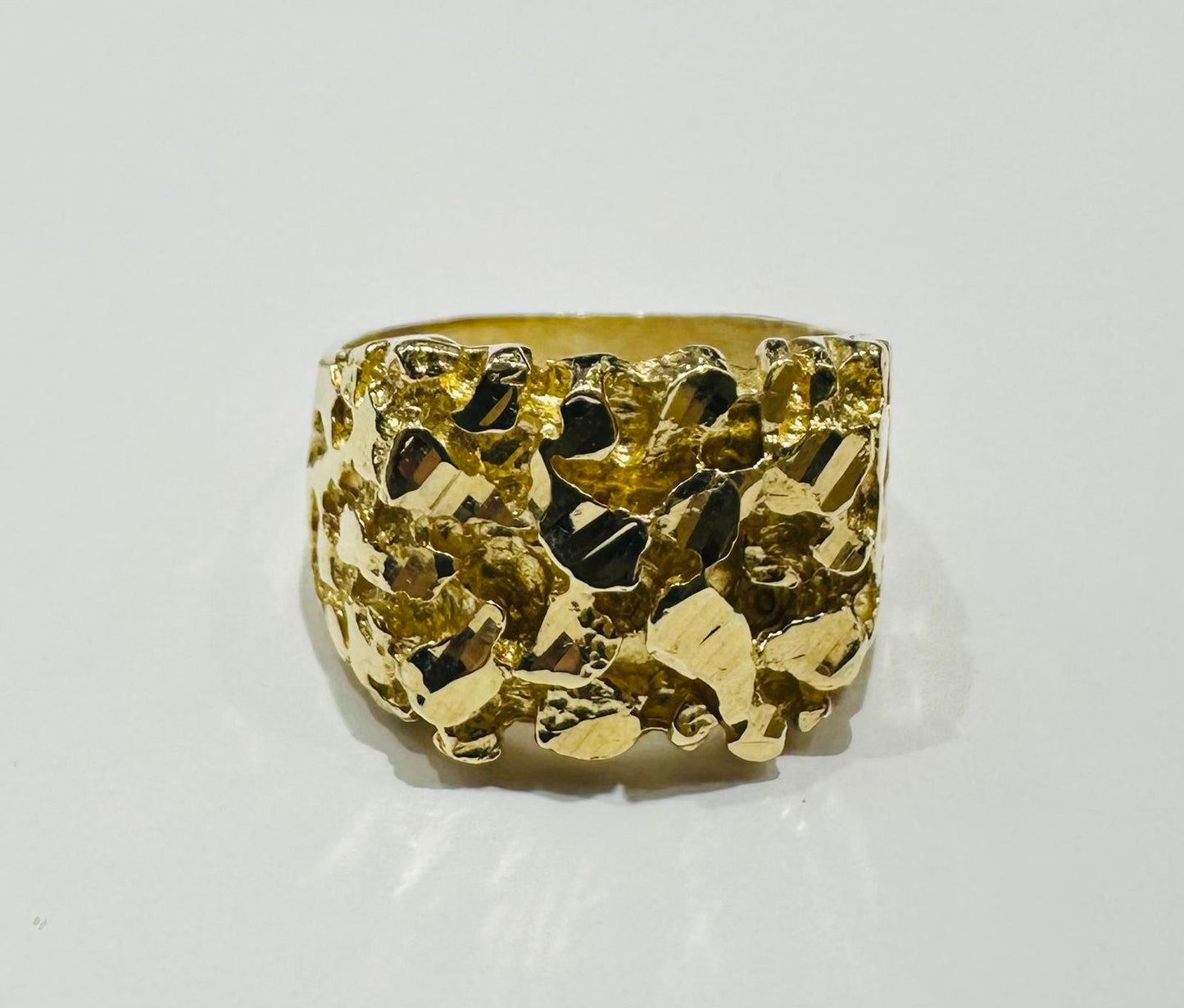 10K GOLD NUGGET RING  Weight: 9.5gm