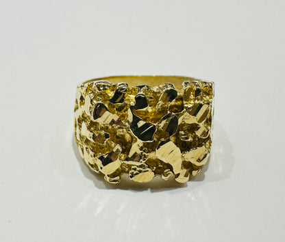 10K GOLD NUGGET RING  Weight: 9.5gm