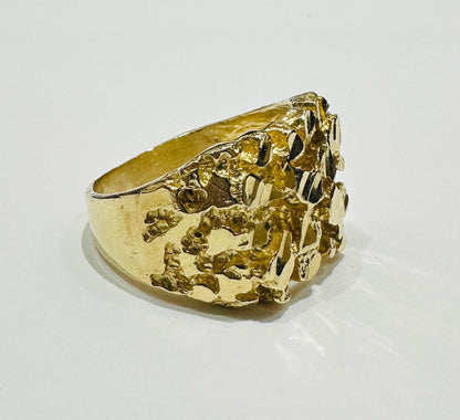 10K GOLD NUGGET RING  Weight: 9.5gm
