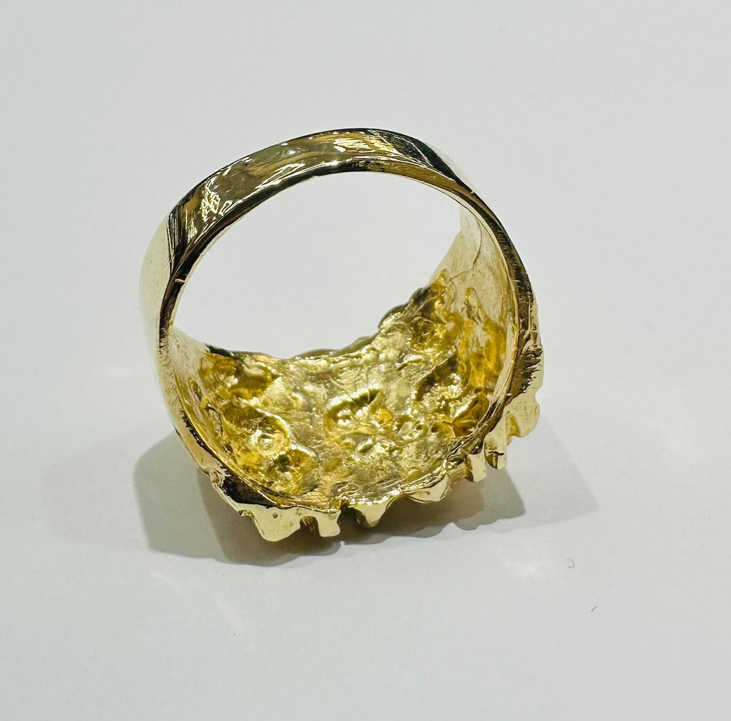 10K GOLD NUGGET RING  Weight: 9.5gm