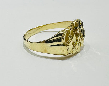 10K GOLD NUGGET RING  Weight: 3.1gm