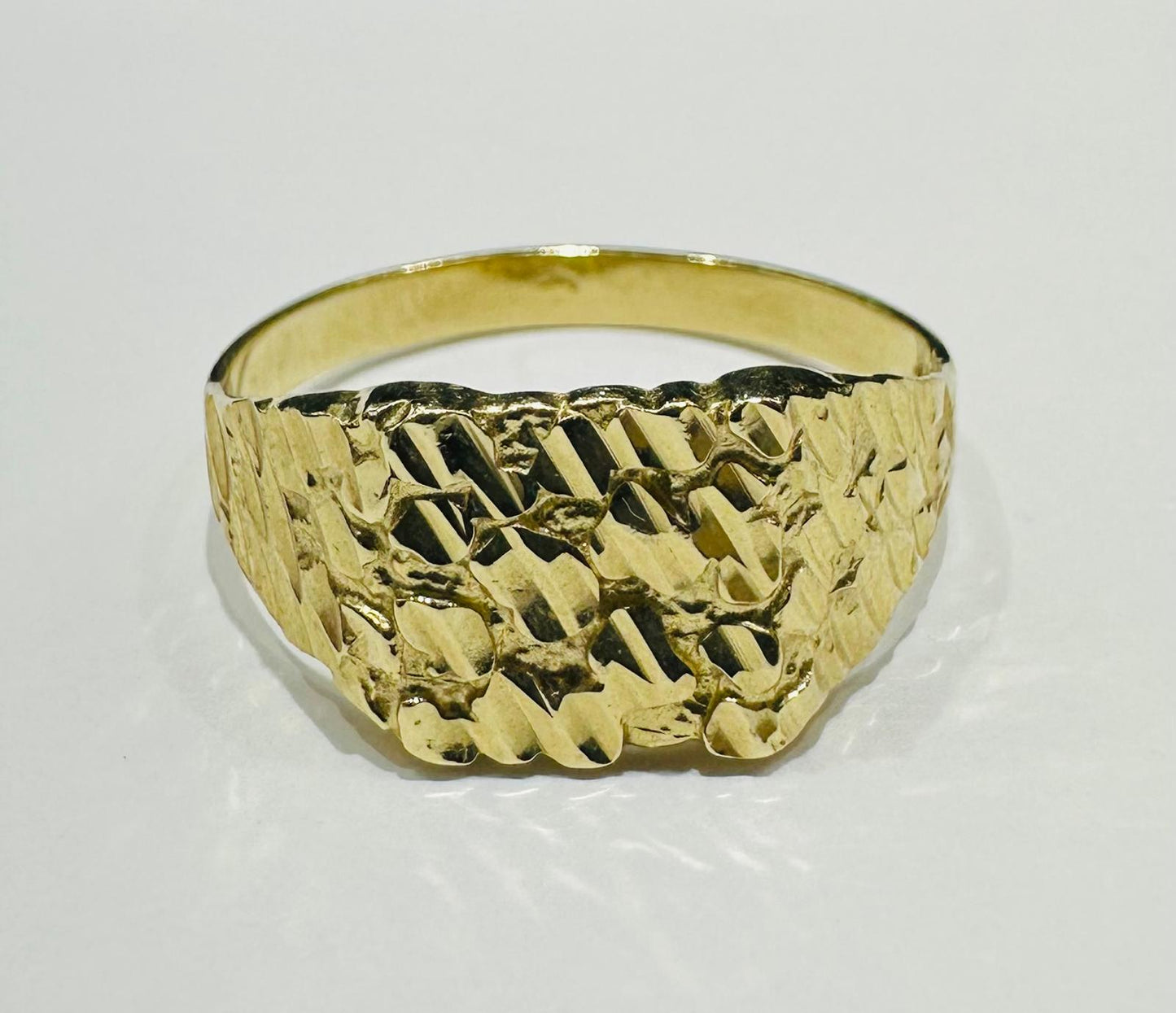 10K GOLD NUGGET RING  Weight: 2.4gm