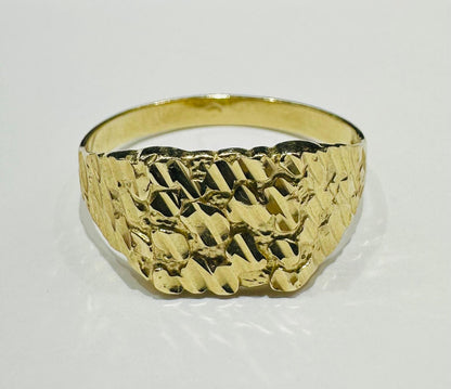 10K GOLD NUGGET RING  Weight: 2.4gm