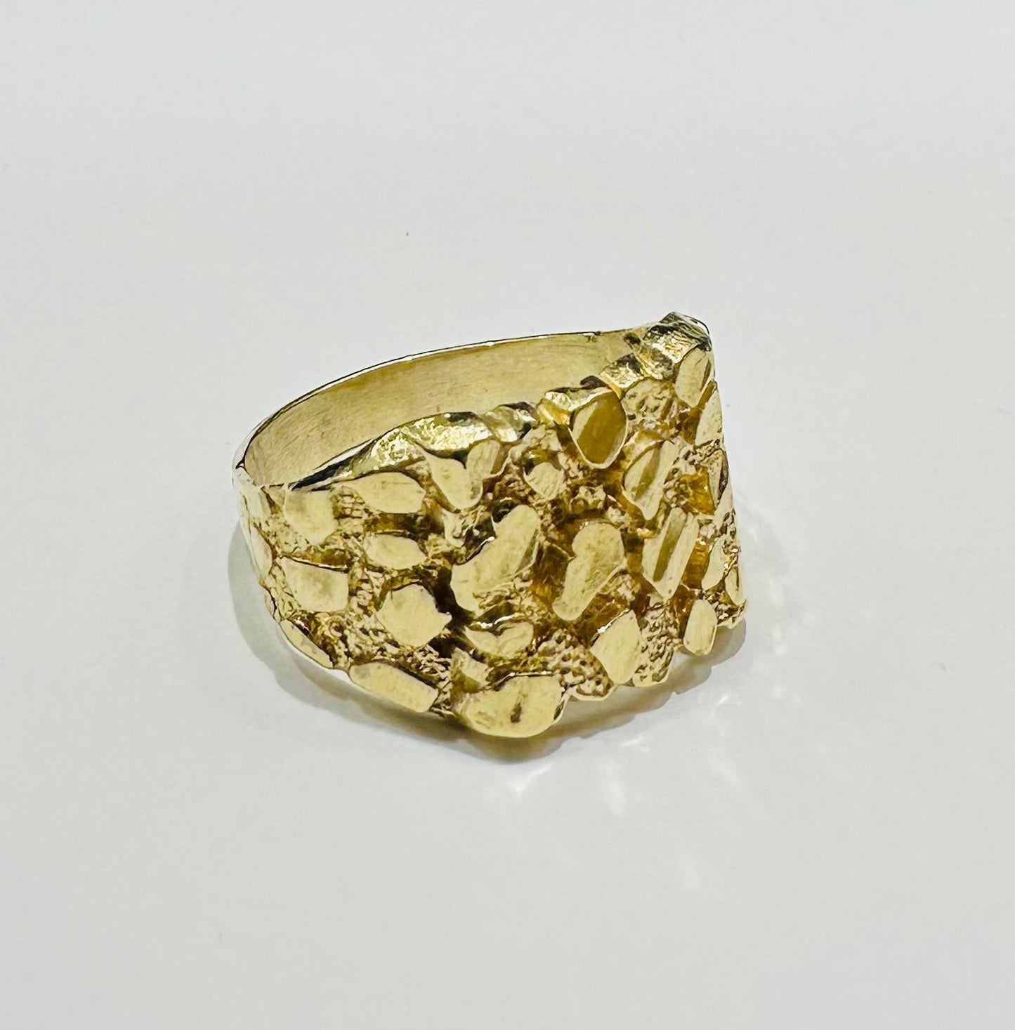 10K GOLD NUGGET RING  Weight: 3.0gm