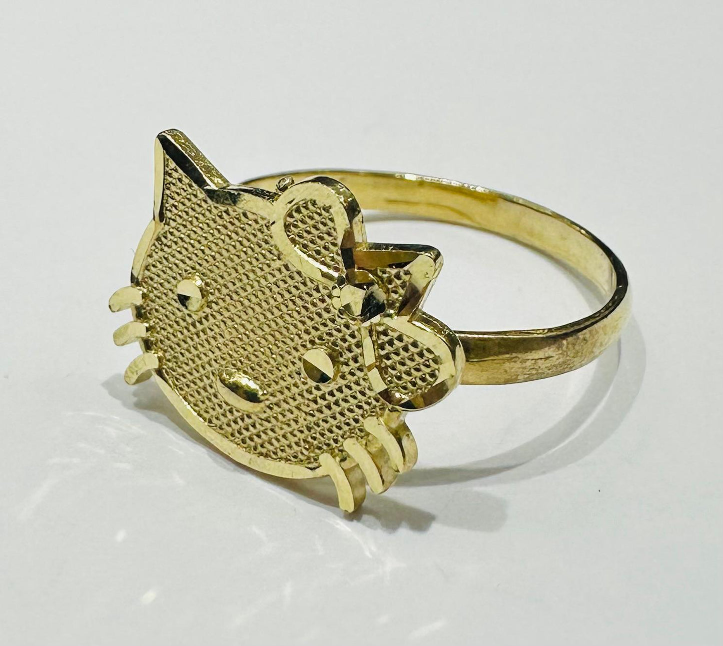 10K GOLD KITTY RING   WEIGHT:  1.9gm