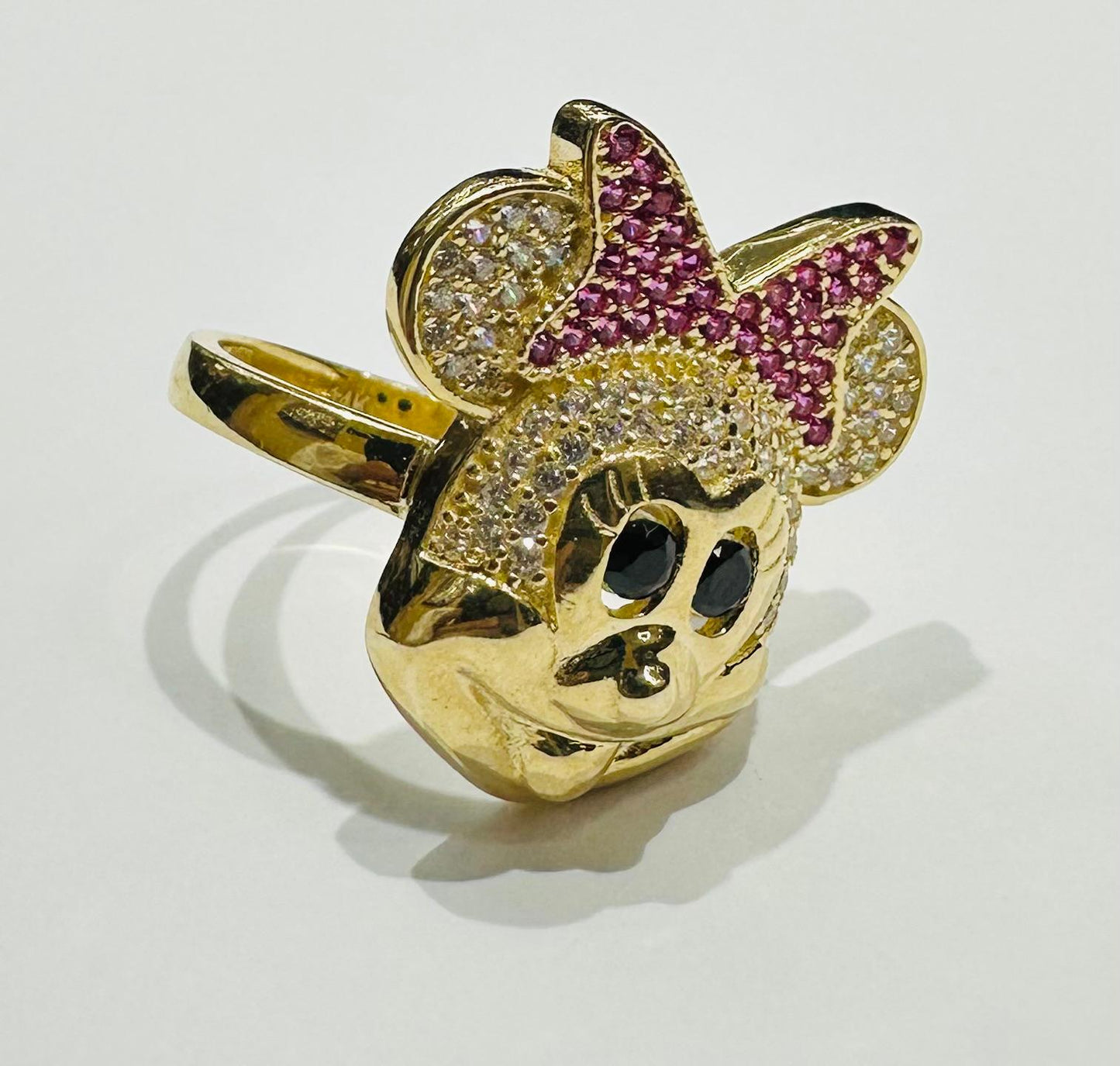 10K GOLD MINNIE MOUSE RING  WEIGHT: 4.3gm