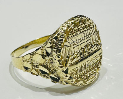10K GOLD ROUND LAST SUPPER RING  WEIGHT: 2.6gm