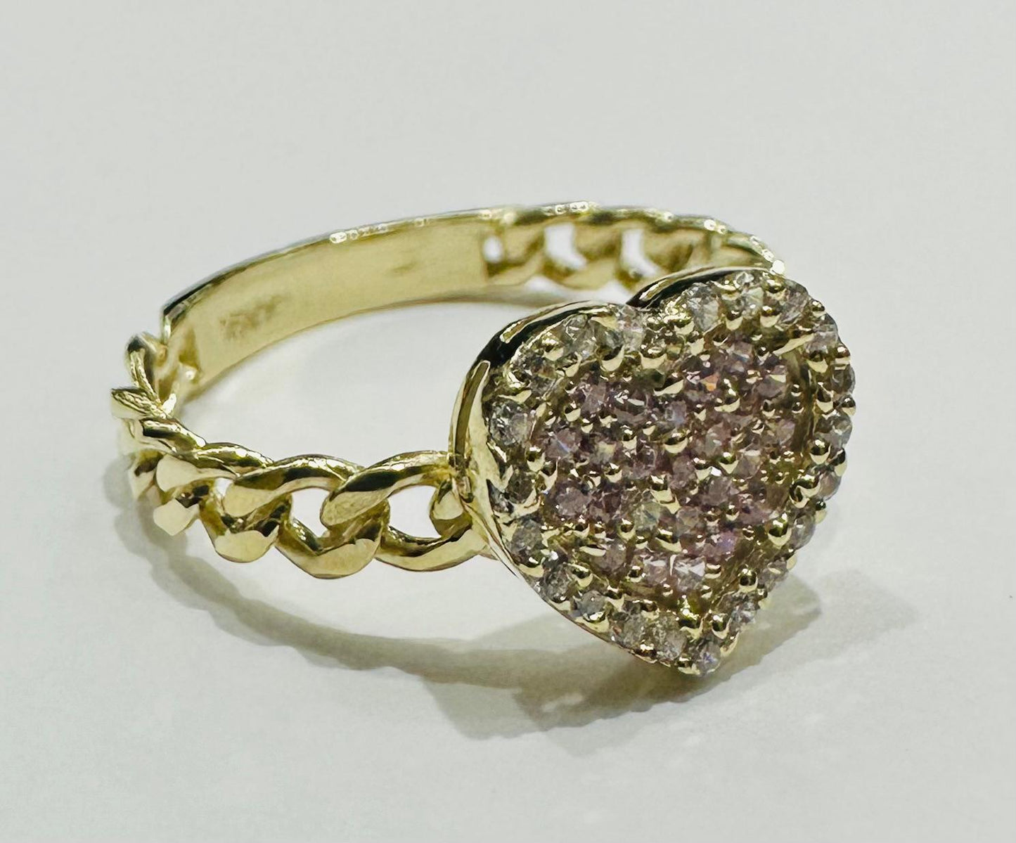10K GOLD HEART RING WITH CZ STONES- WEIGHT: 3.0gm