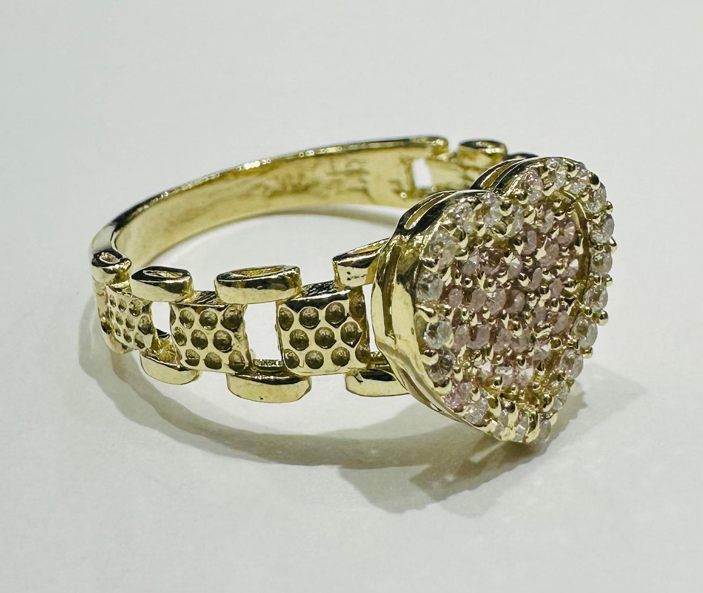10K GOLD HEART RING WITH CZ STONES- WEIGHT: 3.2gm