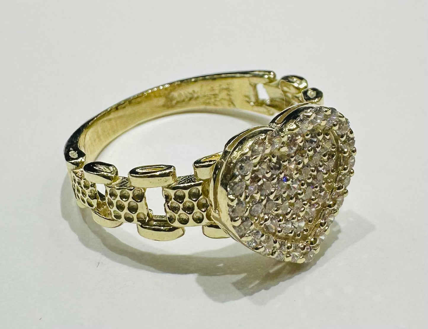 10K GOLD HEART RING WITH CZ STONES- WEIGHT: 3.1gm