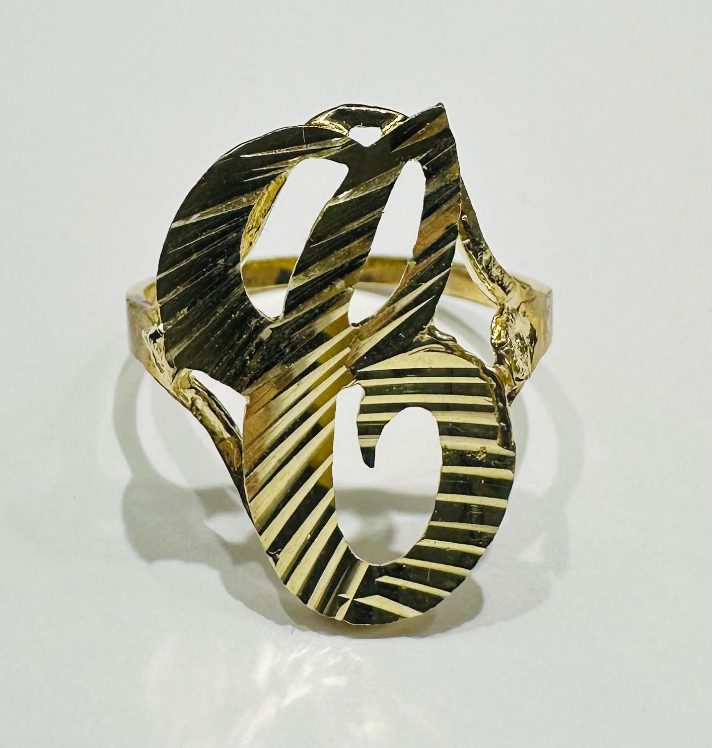 10K GOLD INITIAL LETTER "C" RING- WEIGHT:  2.1gm