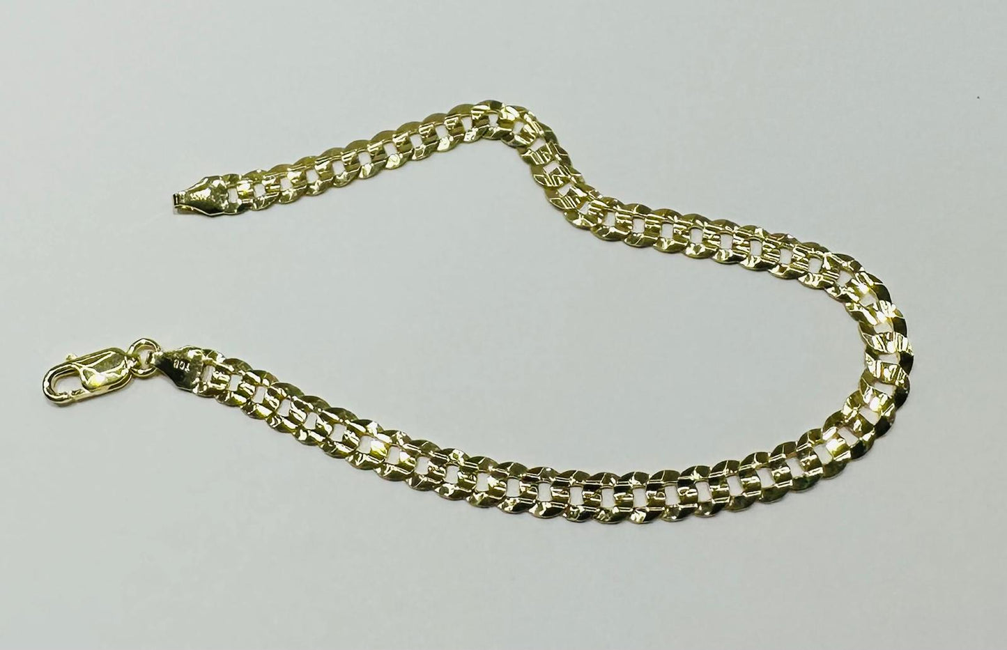 14K GOLD CUBAN  LINK BRACELET-  8"   6.1gm