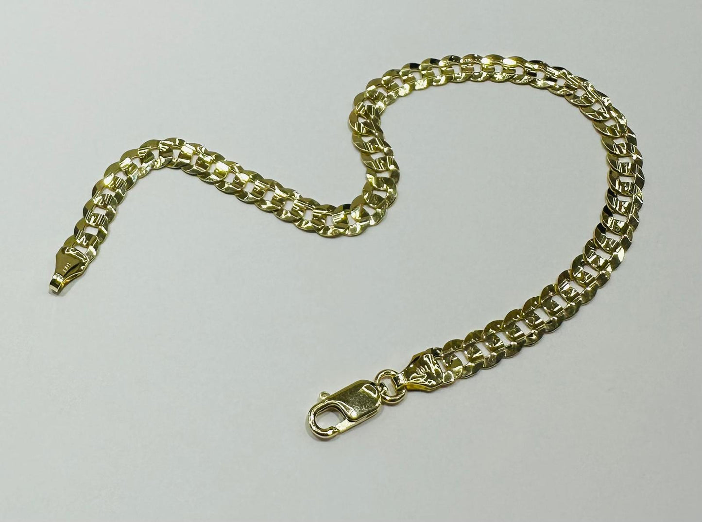 14K GOLD CUBAN  LINK BRACELET-  8"   6.1gm
