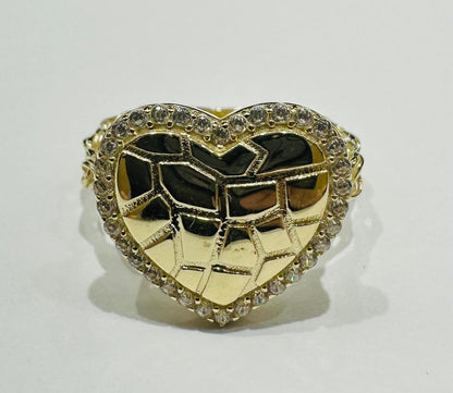 10K GOLD HEART RING WITH CZ STONES- WEIGHT:  2.2gm