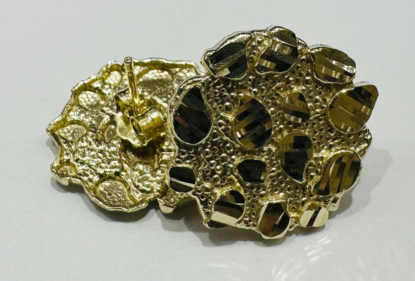 10K GOLD ROUND NUGGET EARRINGS  WEIGHT: 2.9gm