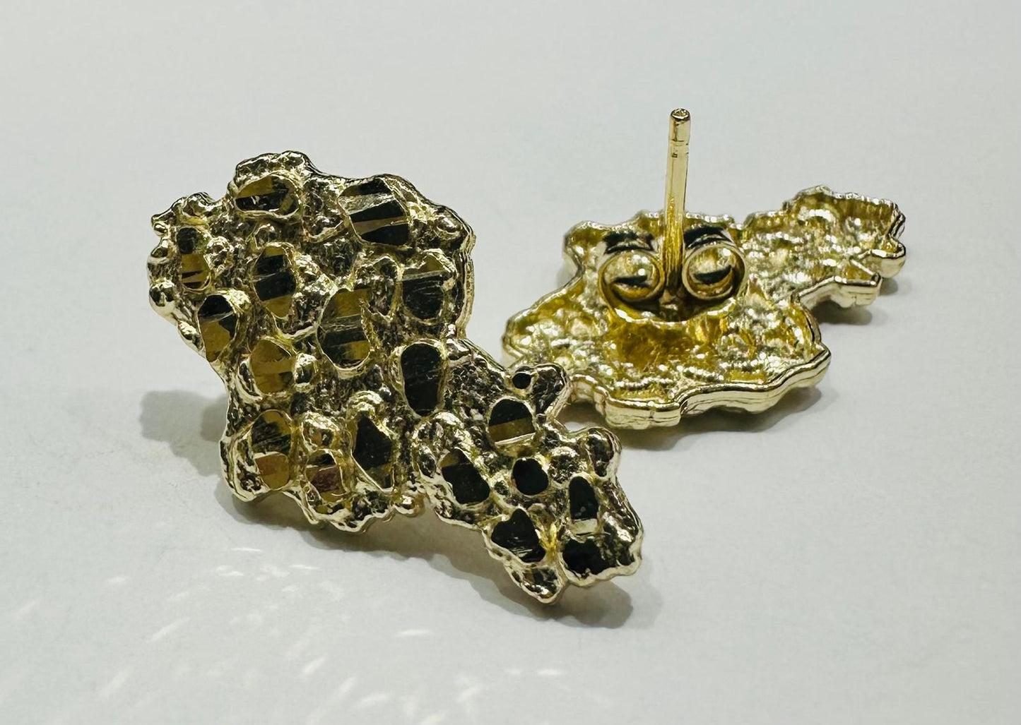 10K GOLD NUGGET EARRINGS  WEIGHT: 2.6gm