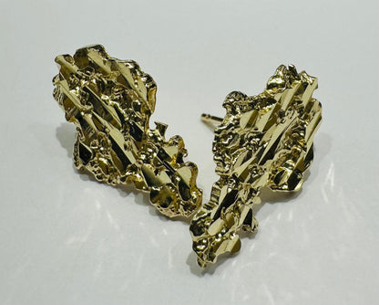 10K GOLD NUGGET EARRINGS  WEIGHT: 2.1gm