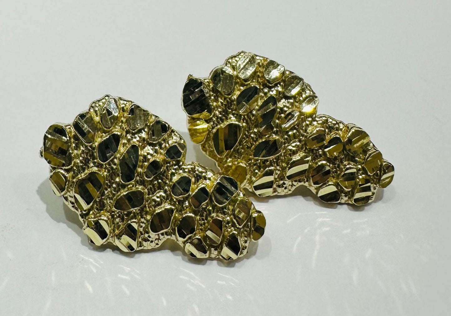10K GOLD NUGGET EARRINGS  WEIGHT:  3.4gm