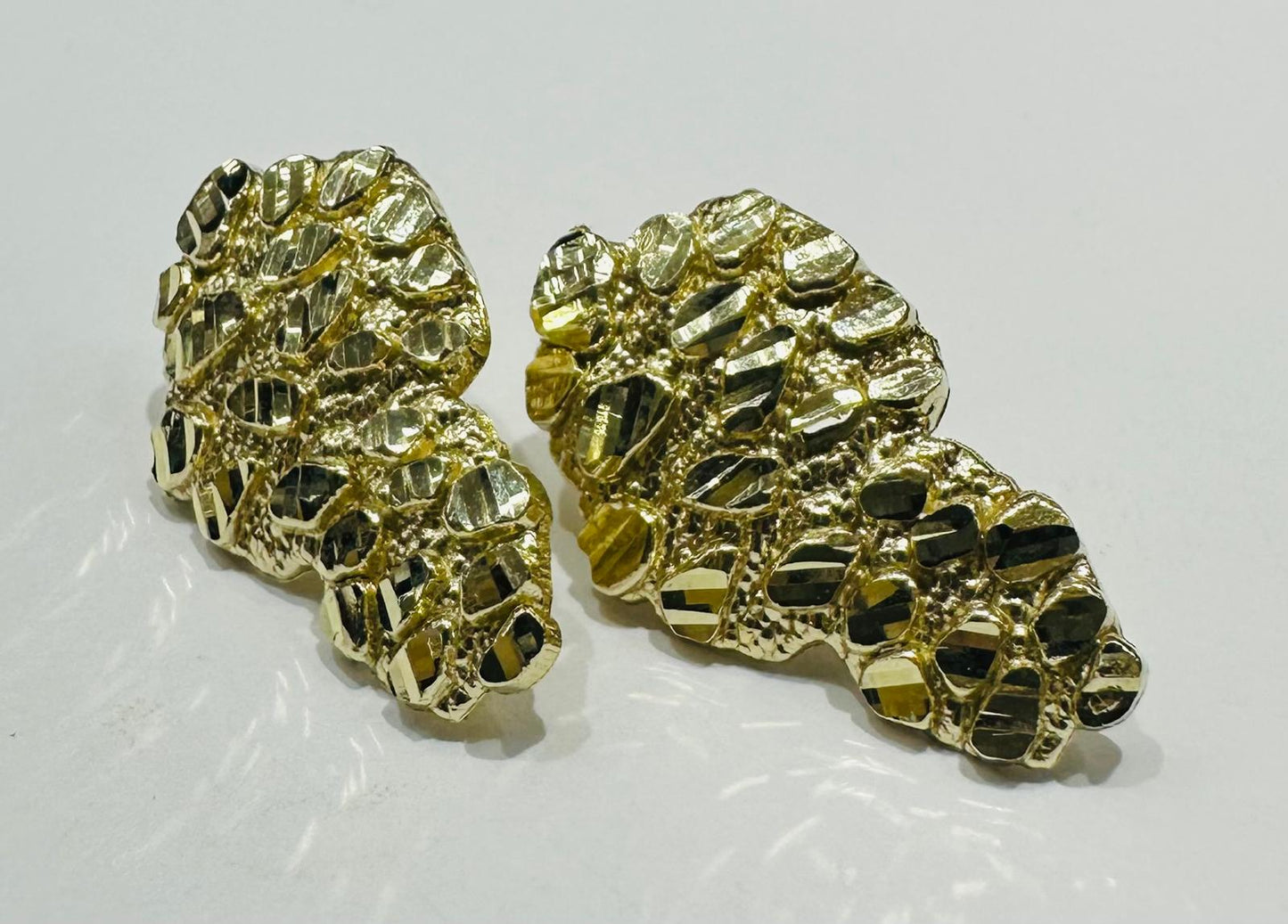 10K GOLD NUGGET EARRINGS  WEIGHT:  3.4gm