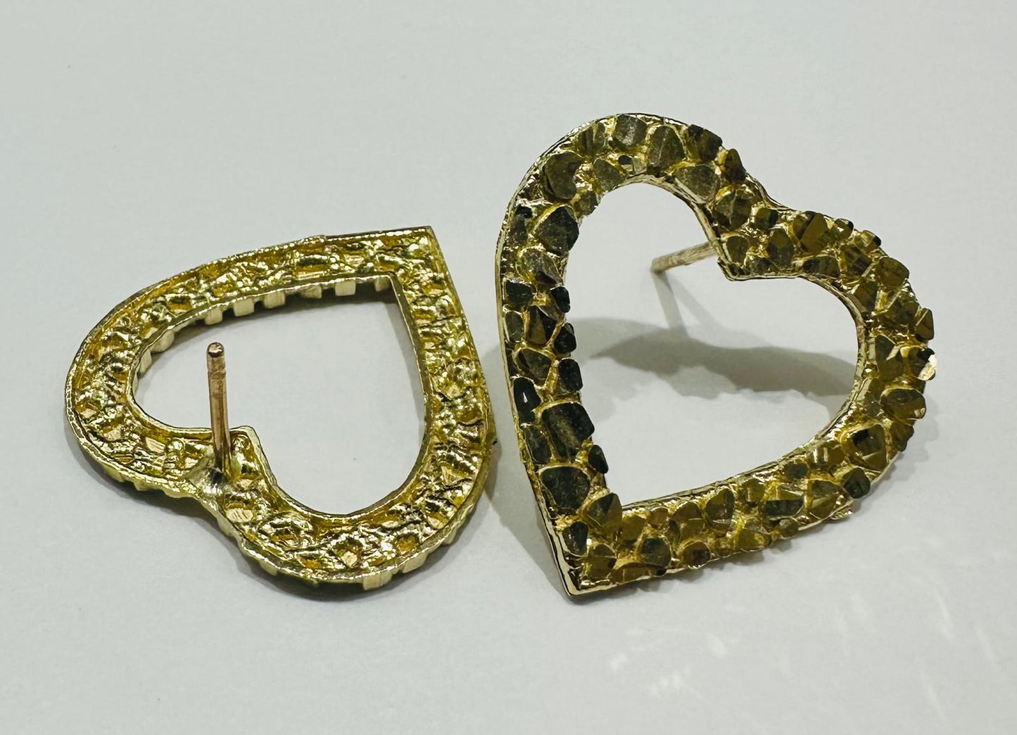 10K GOLD HEART EARRINGS- WEIGHT: 2.8gm