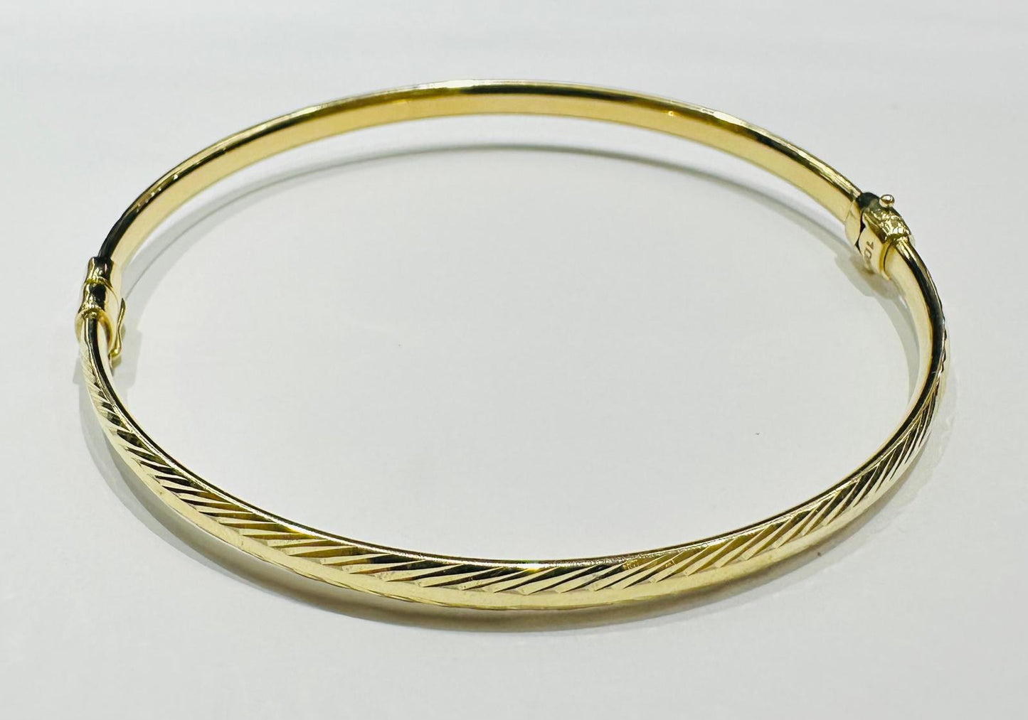 10K GOLD ROUND BRACELET- WEIGHT: 5.2gm