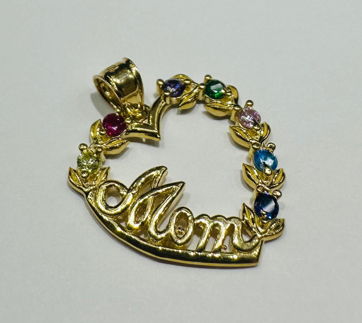 10K GOLD "MOM" PENDANT- WEIGHT: 2.0gm
