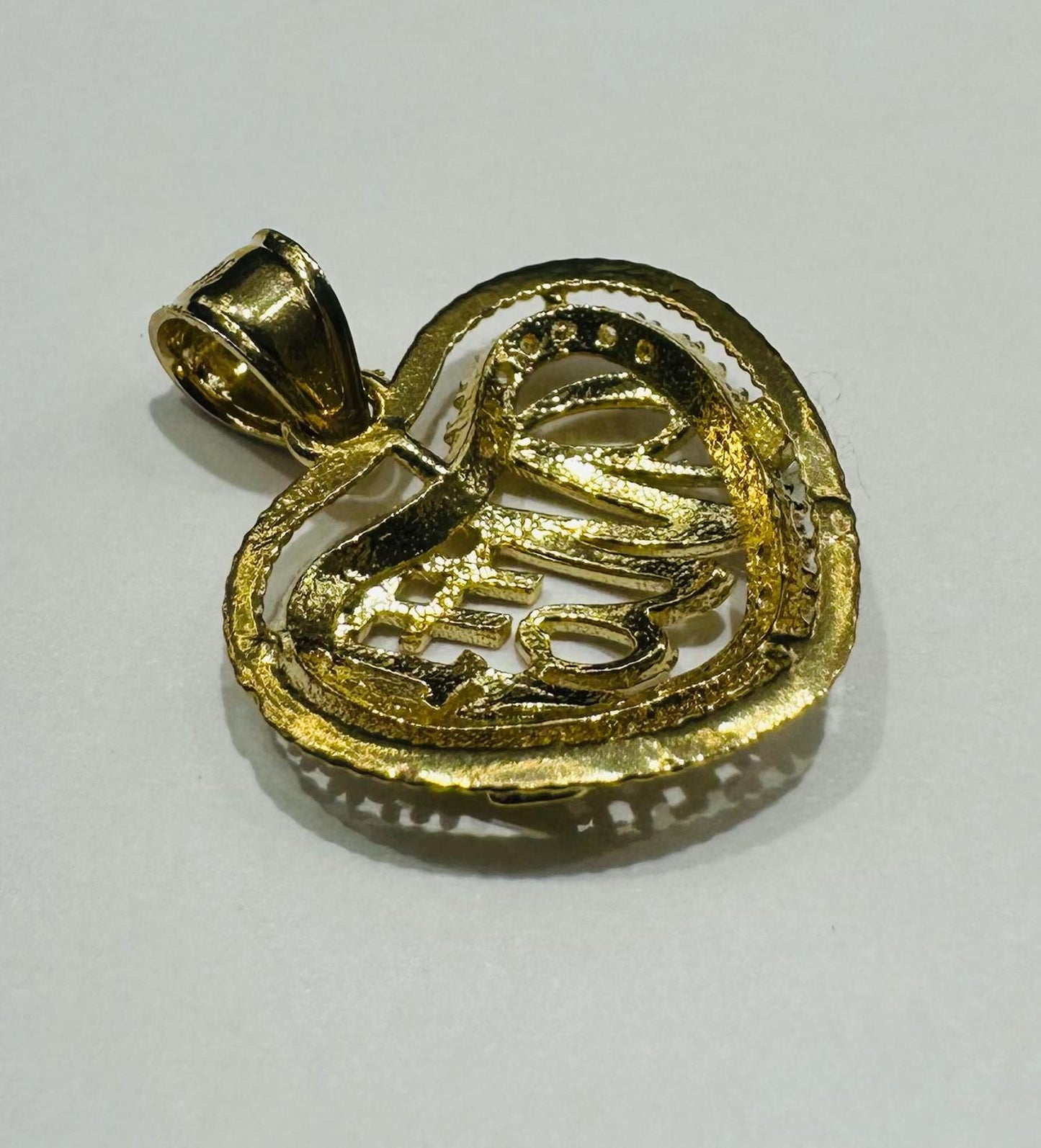 10K GOLD "MOM" PENDANT- WEIGHT: 1.3gm