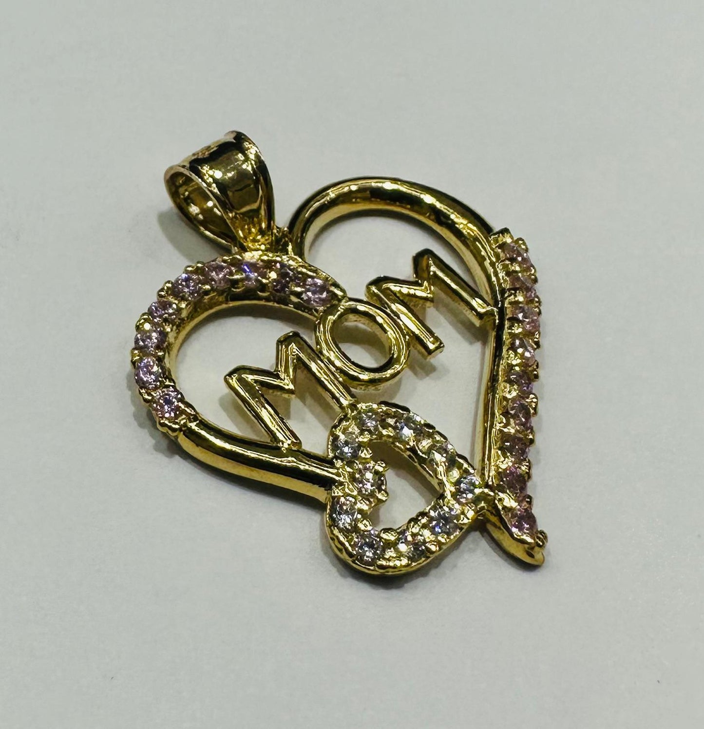 10K GOLD "MOM" PENDANT- WEIGHT: 1.7gm