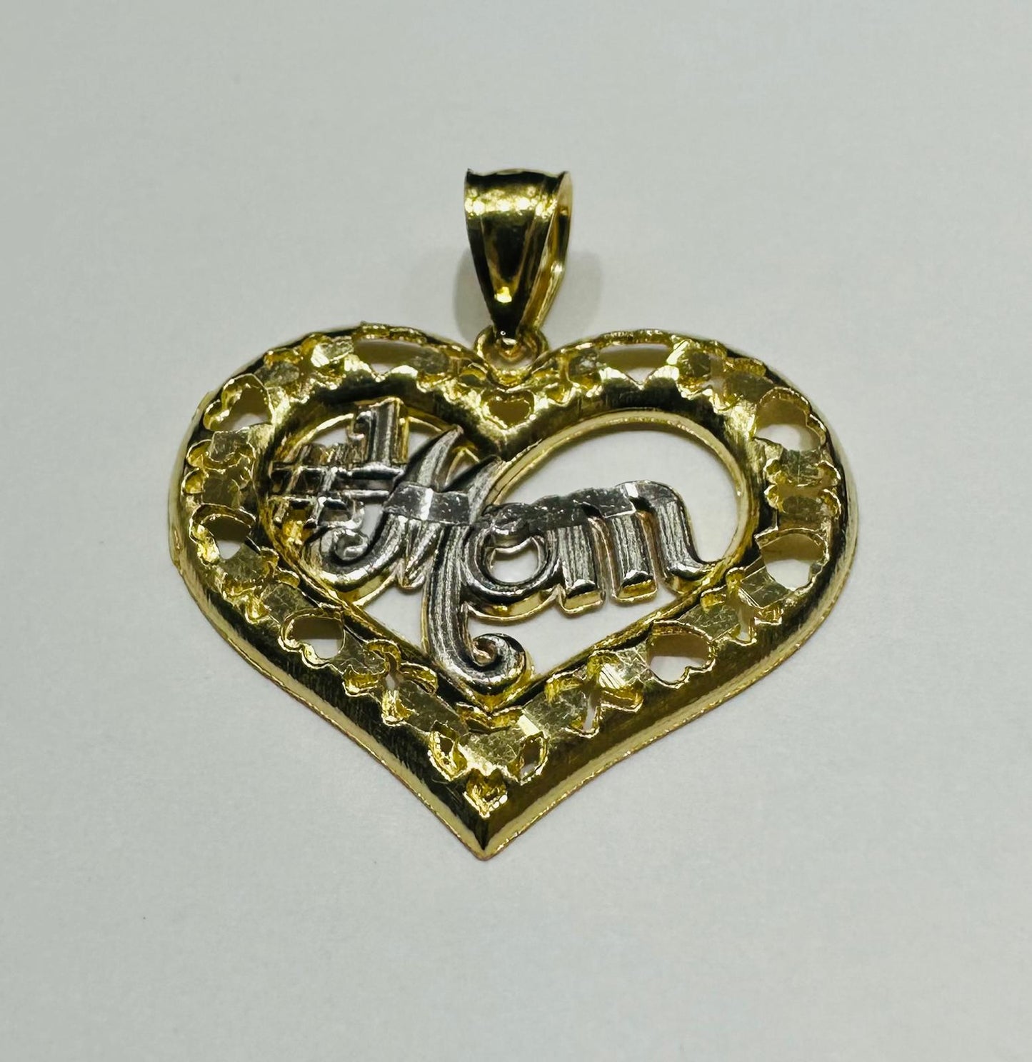 10K GOLD "MOM" PENDANT- WEIGHT: 1.6gm