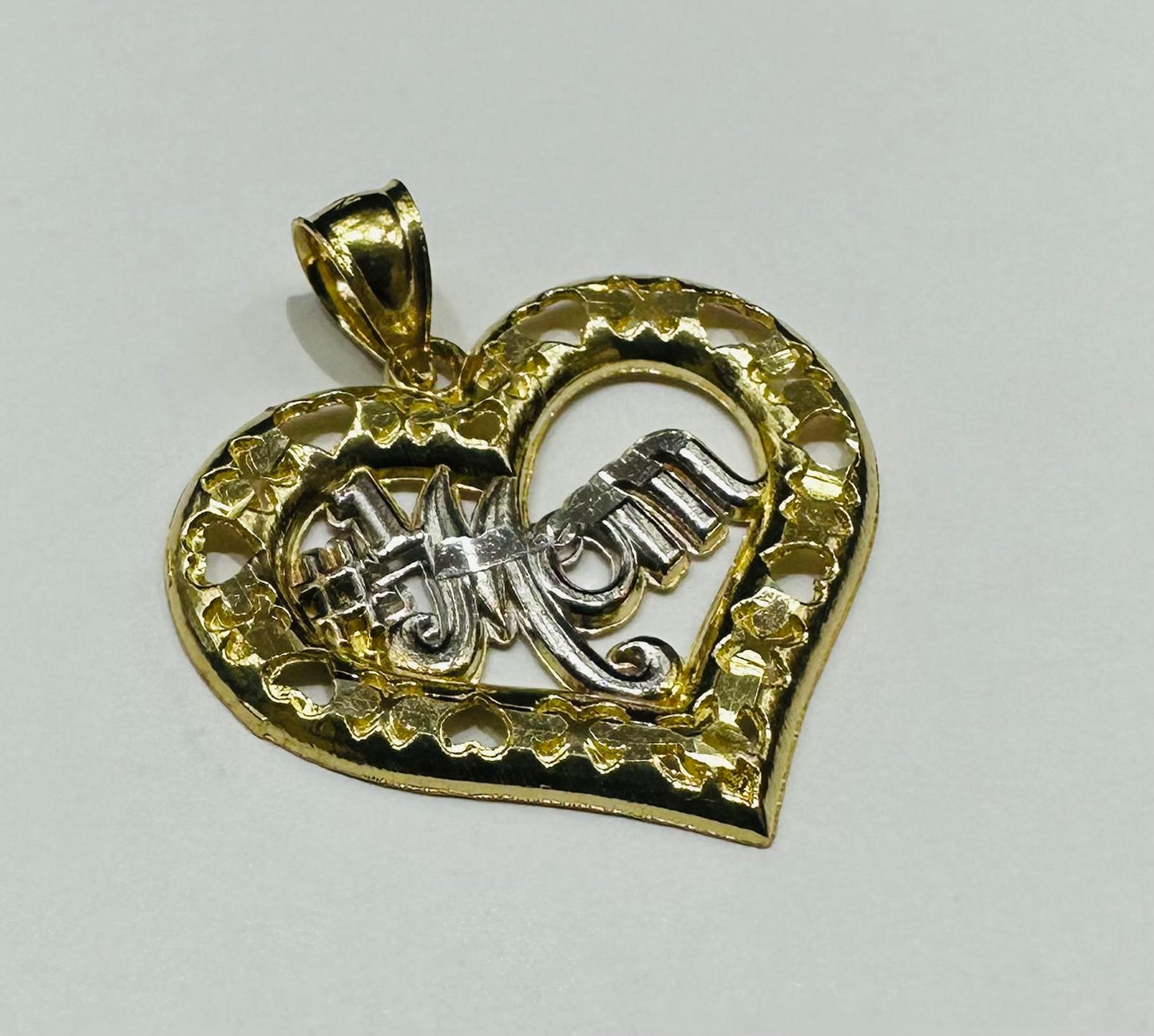 10K GOLD "MOM" PENDANT- WEIGHT: 1.6gm