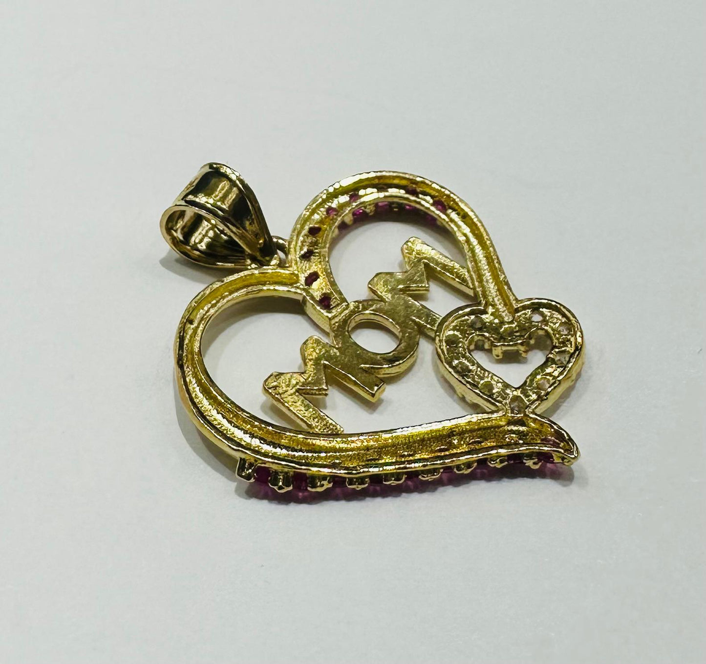 10K GOLD "MOM" PENDANT- WEIGHT: 1.6gm