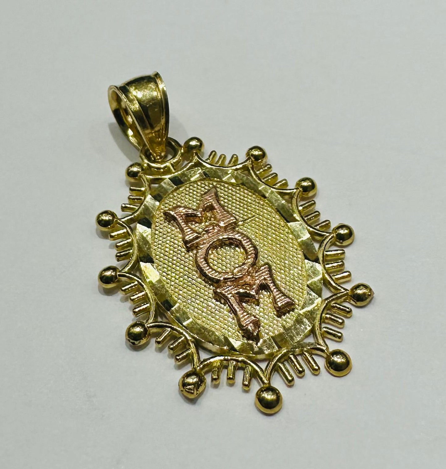 10K GOLD "MOM" PENDANT- WEIGHT: 1.7gm