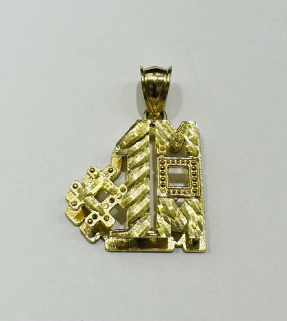 10K GOLD "MOM" PENDANT- WEIGHT: 2.6gm