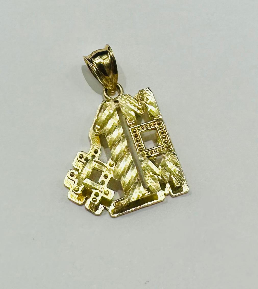 10K GOLD "MOM" PENDANT- WEIGHT: 2.6gm
