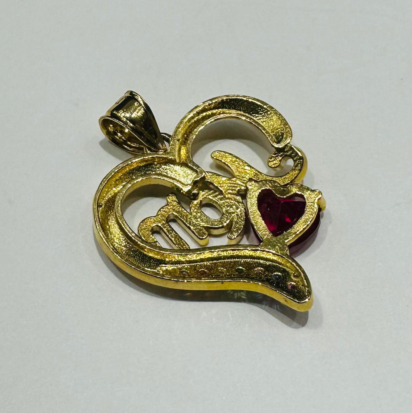 10K GOLD "MOM" PENDANT- WEIGHT: 2.3gm