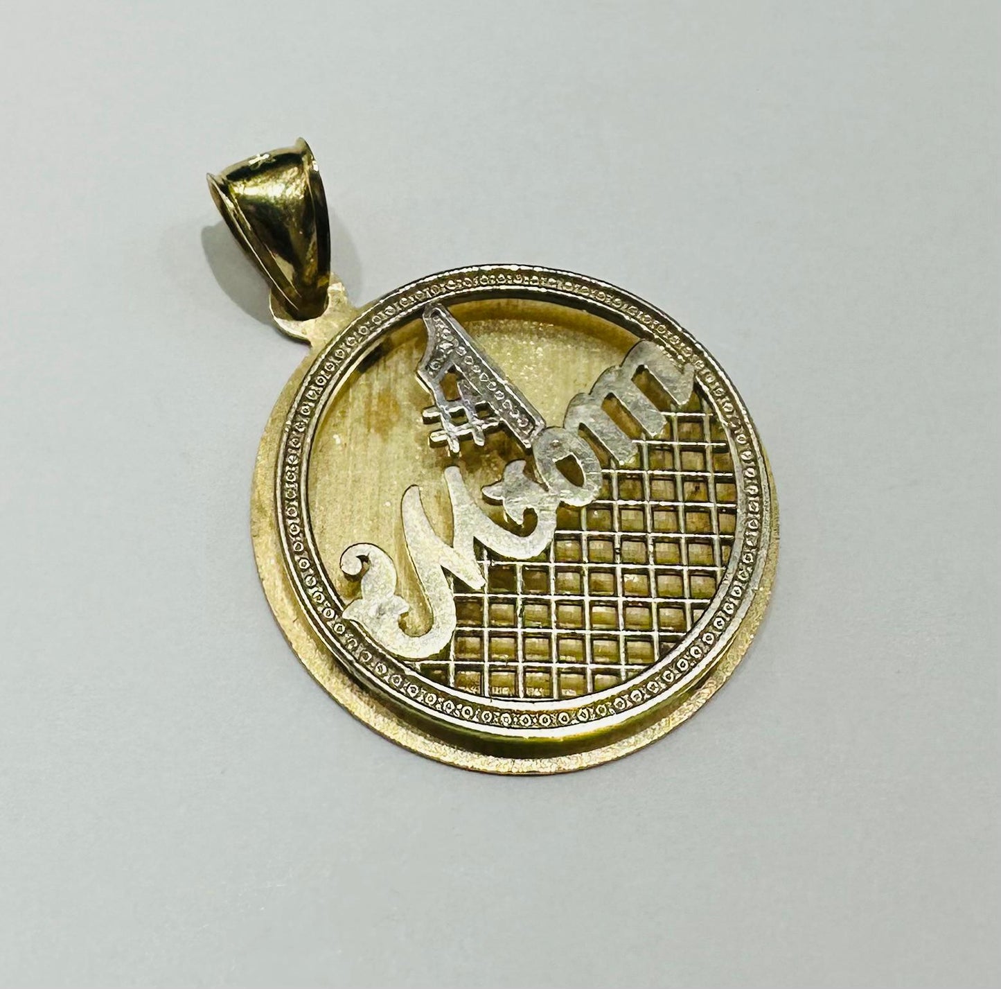 10K GOLD "MOM" PENDANT- WEIGHT: 5.1gm