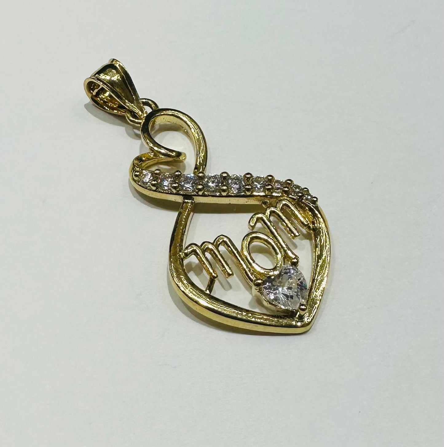 10K GOLD "MOM" PENDANT- WEIGHT: 2.3gm