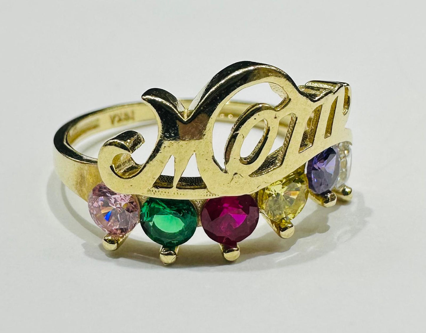 10K GOLD "MOM" RING- WEIGHT: 2.7gm