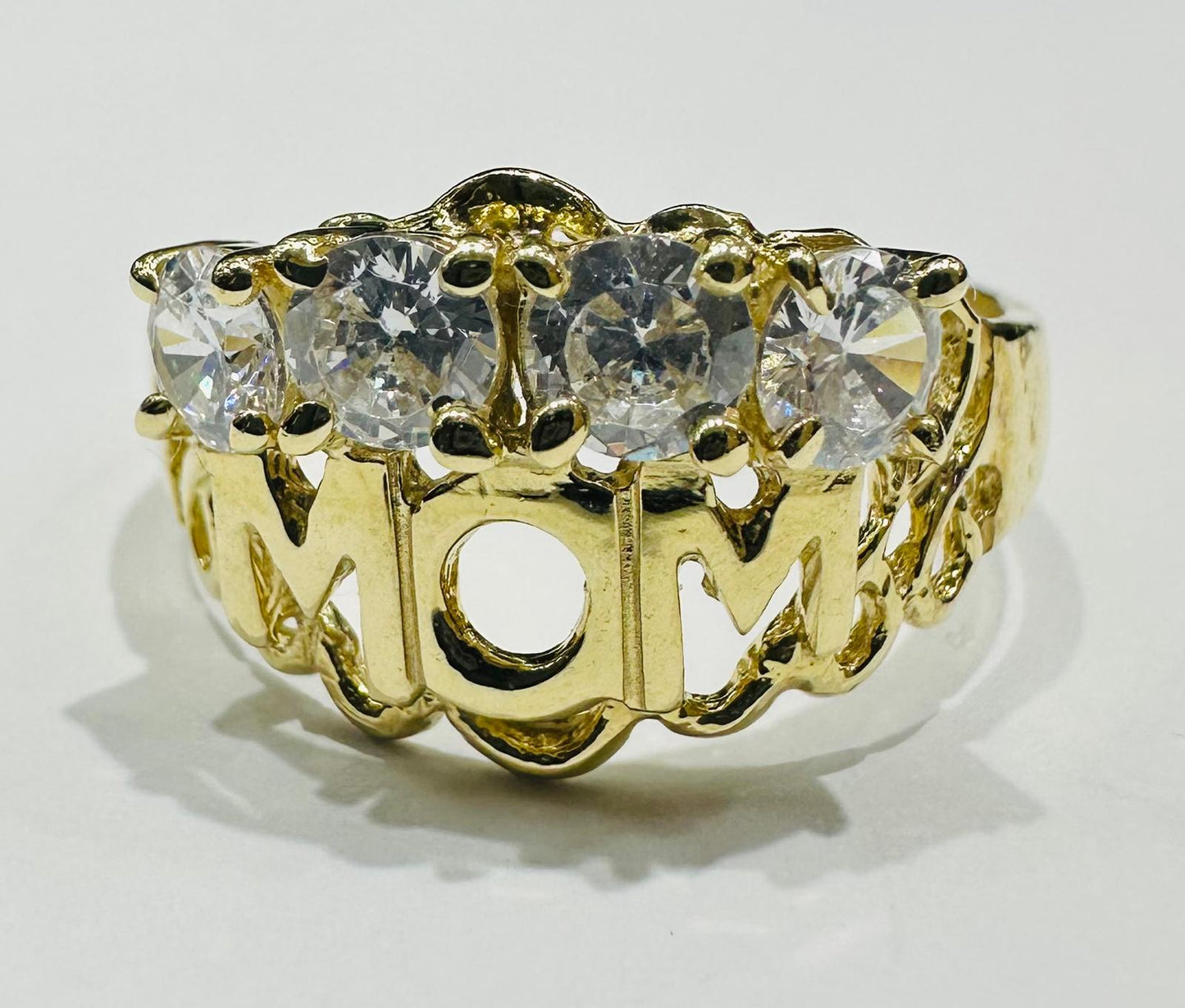 10K GOLD "MOM" RING- WEIGHT: 3.4gm