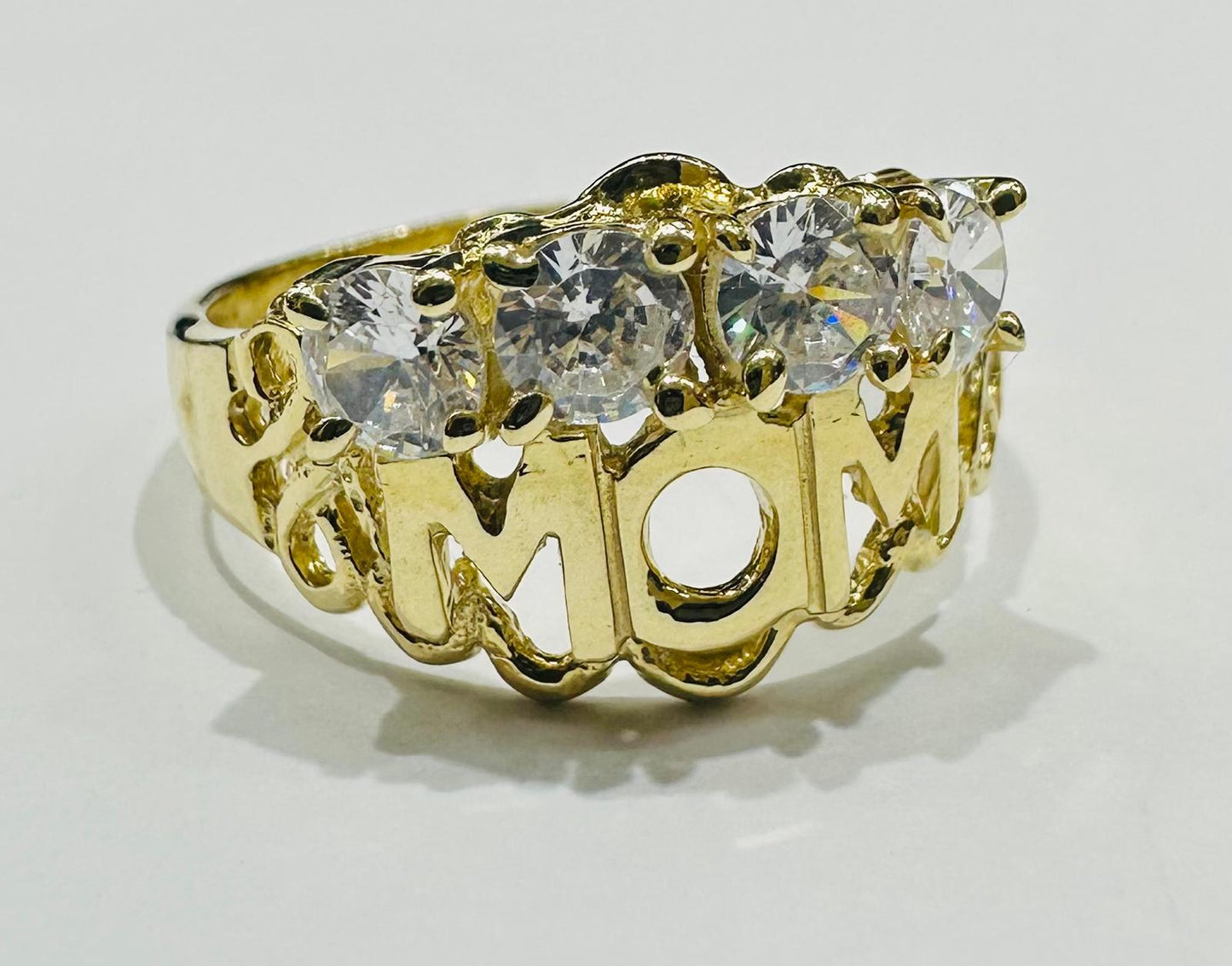 10K GOLD "MOM" RING- WEIGHT: 3.4gm